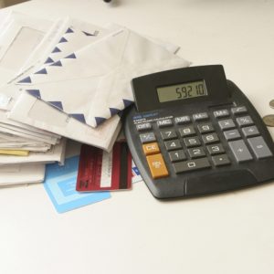 Não permita que as dívidas o levem à ruína 1 ThinkstockPhotos-71264376.690x460