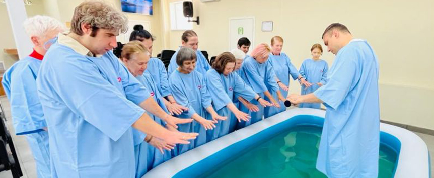 Batismo nas águas em várias cidades da Ucrânia