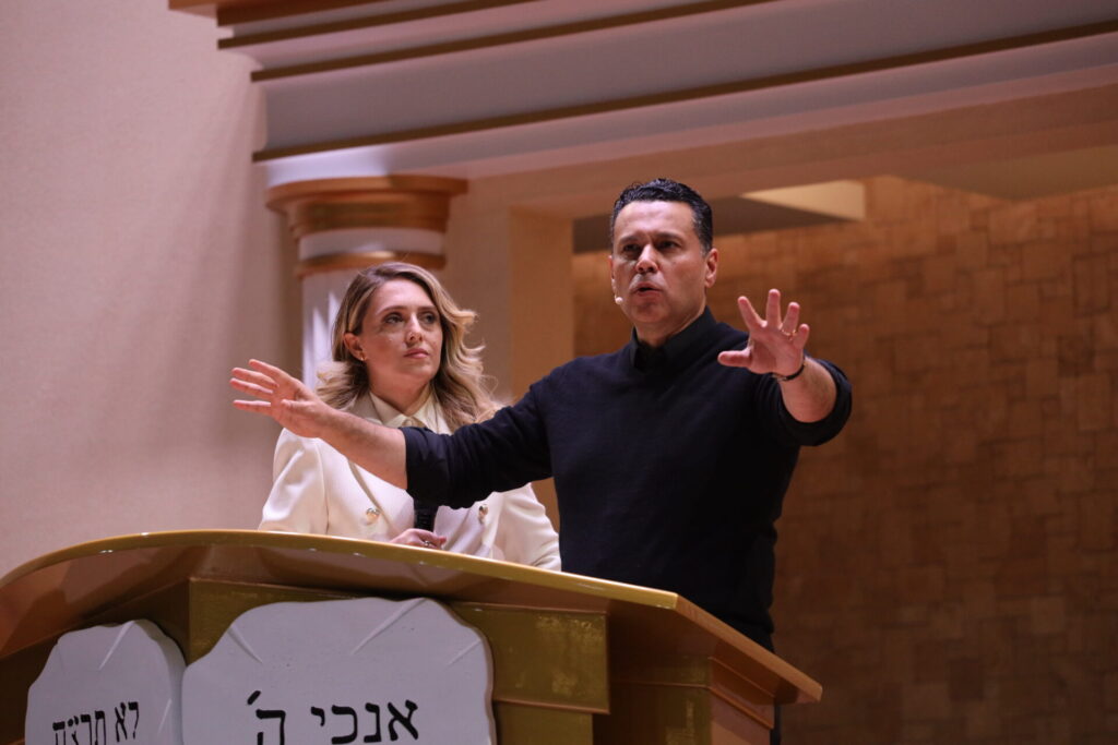 Family Gathering Night with Bishop Renato & Cristiane Cardoso 8 9I9A4179