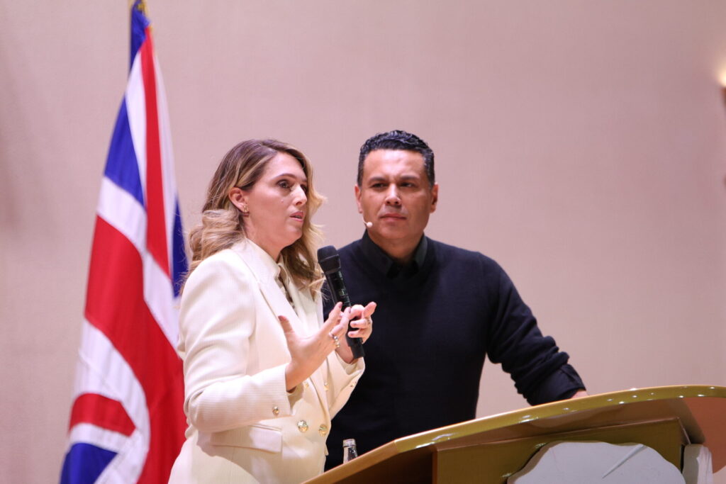 Family Gathering Night with Bishop Renato & Cristiane Cardoso 5 Cris and Renato